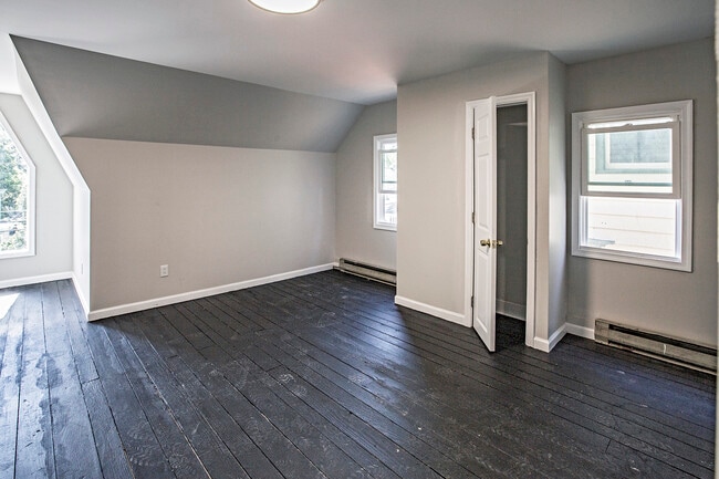 Building Photo - 157 7th St