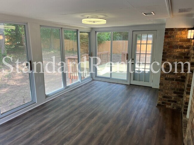 Building Photo - 4072 Plantation Dr