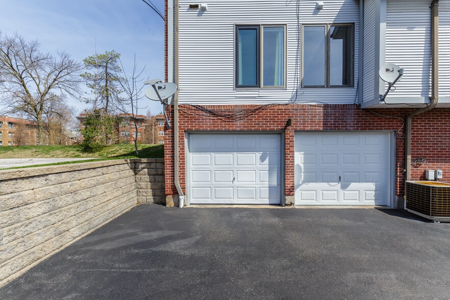 Building Photo - 5600 Waterman Blvd