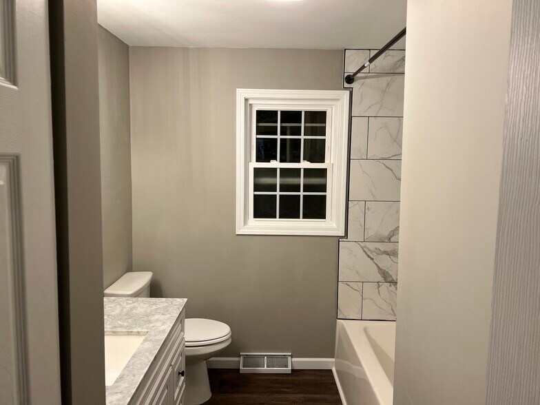 Hall bath - 100 Sunset Dr