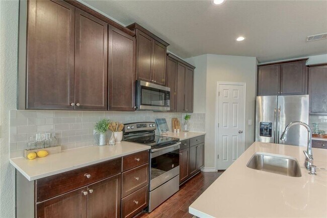 Building Photo - 173 Flexus Ln
