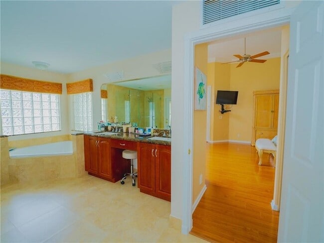 Building Photo - 20107 Ocean Key Dr