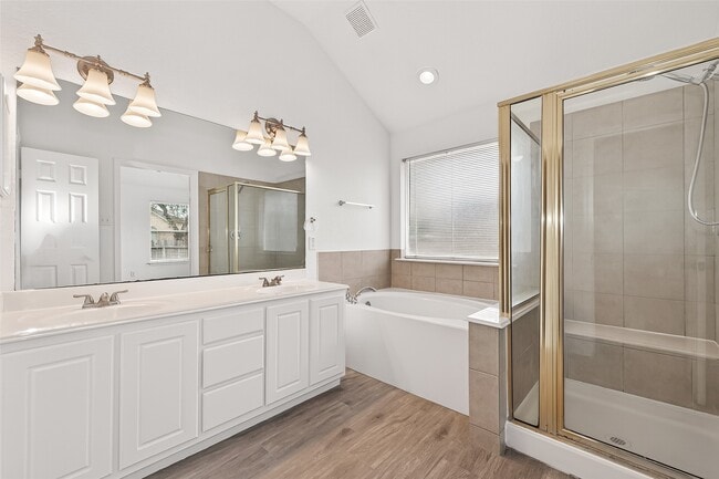 Building Photo - 3143 Oakwood Run Dr