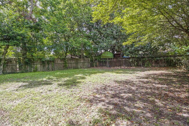 Building Photo - 305 Chaseville St