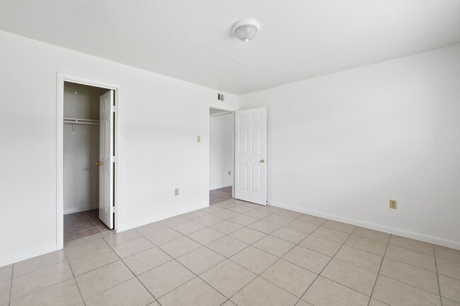 Building Photo - La Paloma Village Apartments