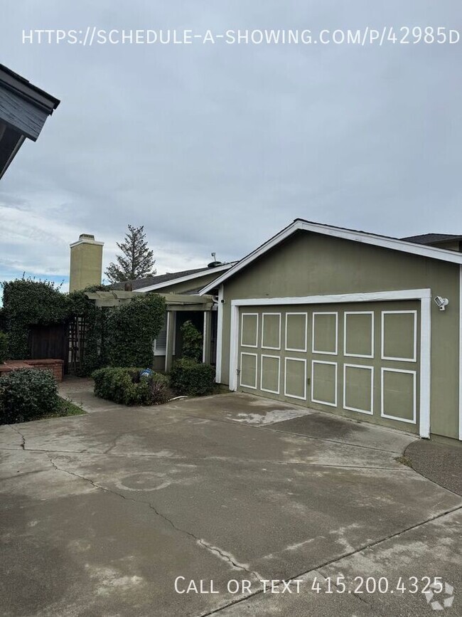 Building Photo - 3 Bed 2 Bath Available NOW!!! 2 Car Garage!!!