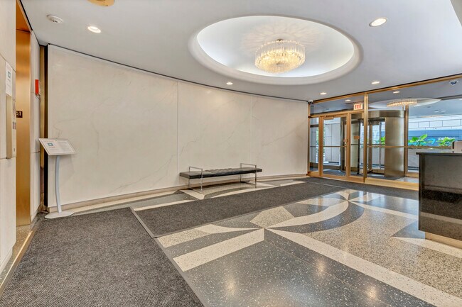 Building Photo - 21 W Goethe St