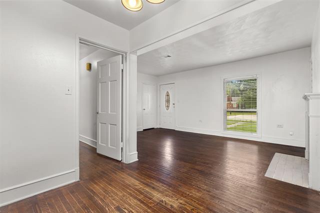 Building Photo - 301 Maple St