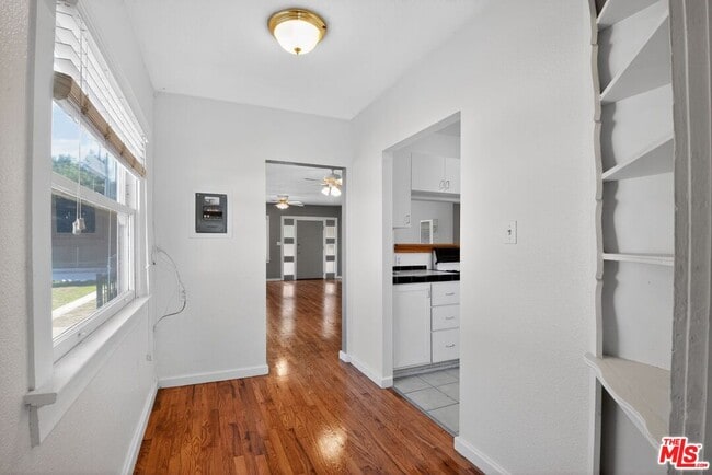 Building Photo - 11029 Sarah St