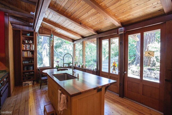 Building Photo - 625 Lovell Ave