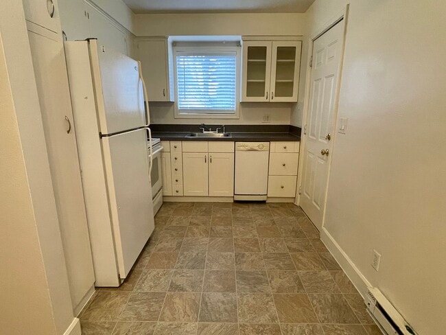 Building Photo - MANF01