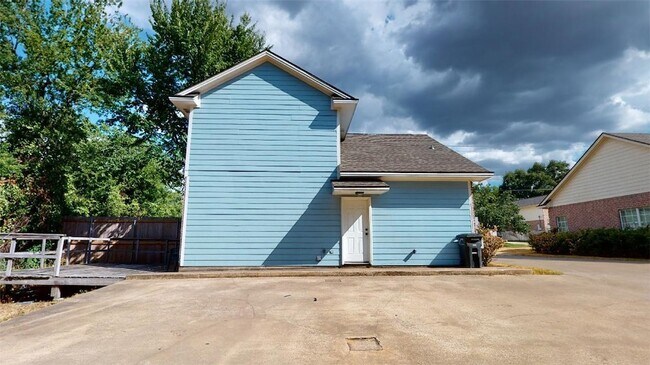 Building Photo - 1623 Park Pl