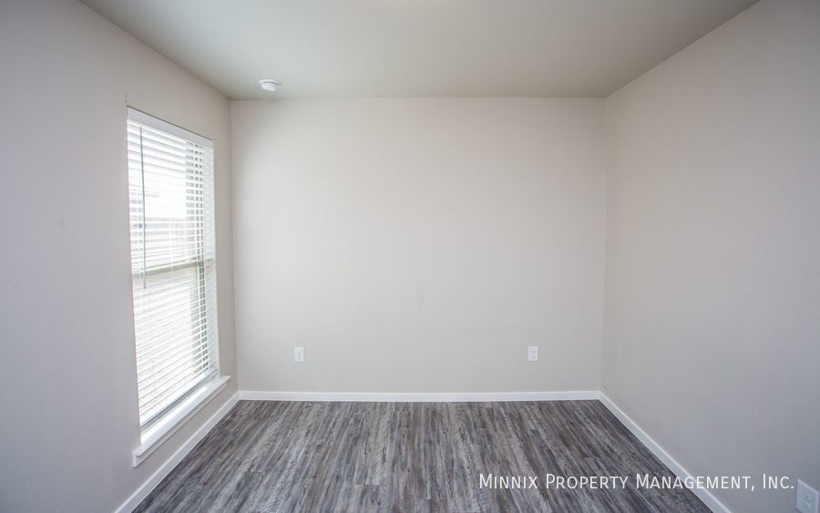 Building Photo - 1924 Langford Ave