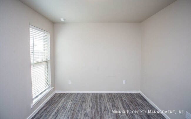 Building Photo - 1924 Langford Ave