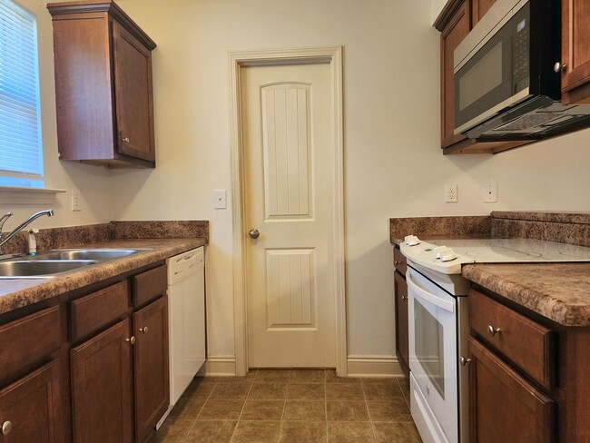 Building Photo - Great location in Foley - 3/2