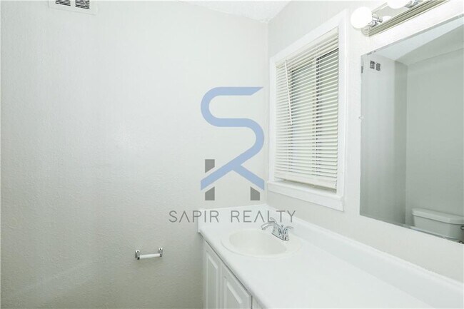 Building Photo - 2045 Alison Ct SW