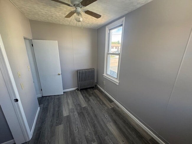 Building Photo - 3 bedroom 2 bathroom
