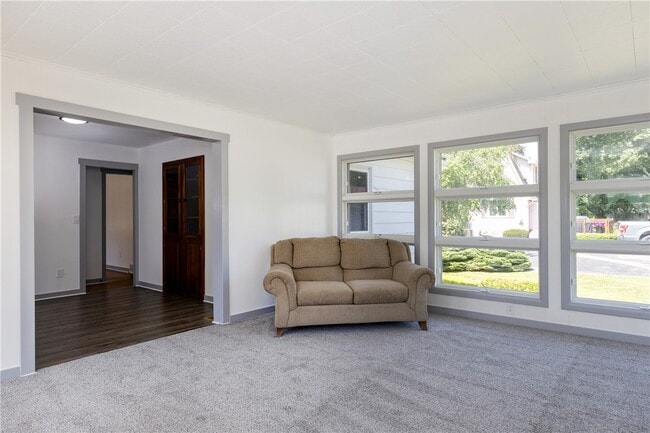 Building Photo - 578 Victory Hwy