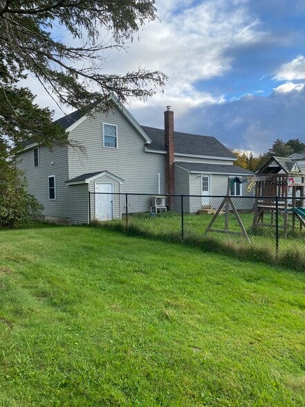 Building Photo - 1076 Clinton Ave