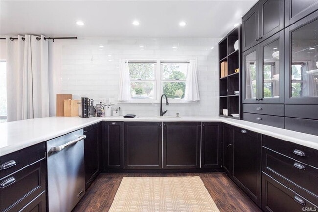 Building Photo - 16216 Plummer St