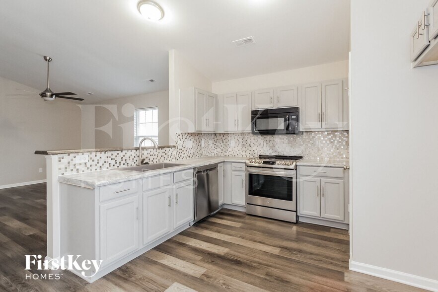 Building Photo - 4506 Esmeralda Drive