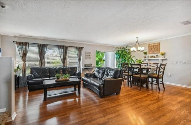 Building Photo - 2403 Hassonite St