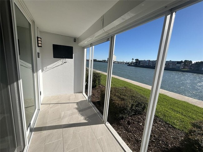 Building Photo - 7625 Sun Island Dr S