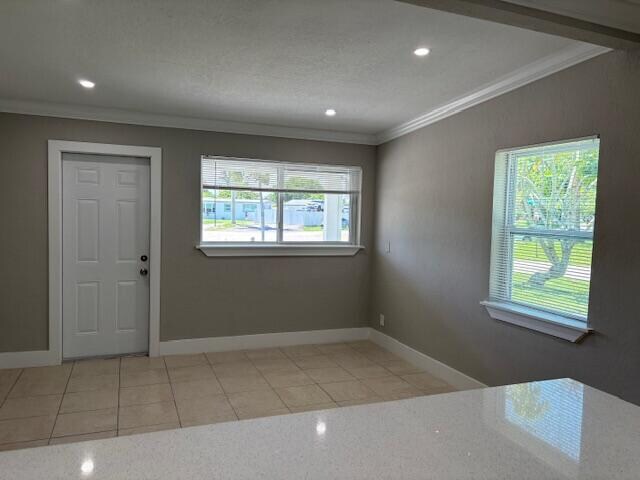 Building Photo - 5580 Honeysuckle Dr