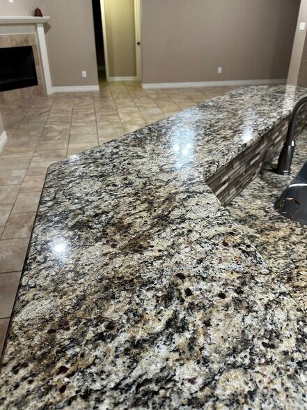 Building Photo - 1004 Chaucer Ln