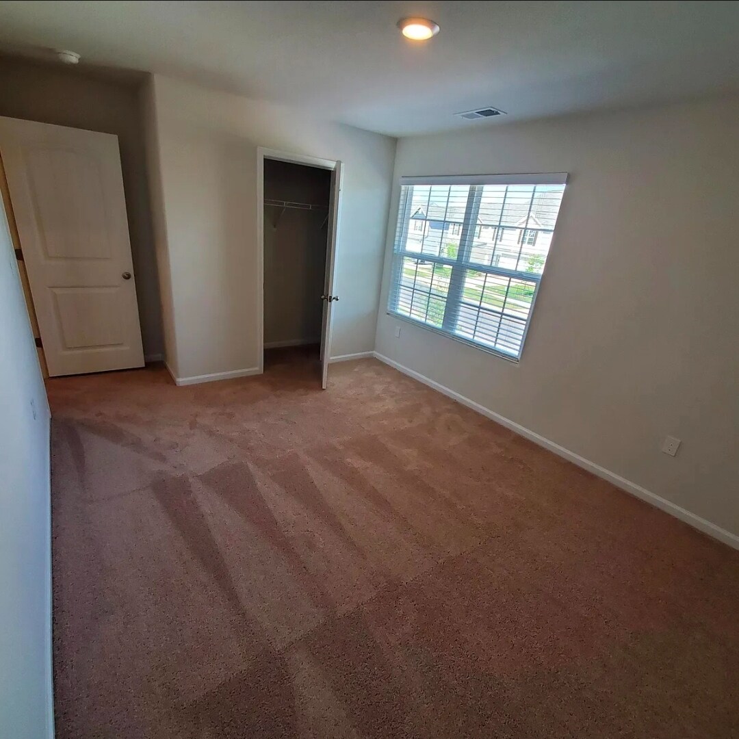 Building Photo - Room in House on Creedmore Hills Dr