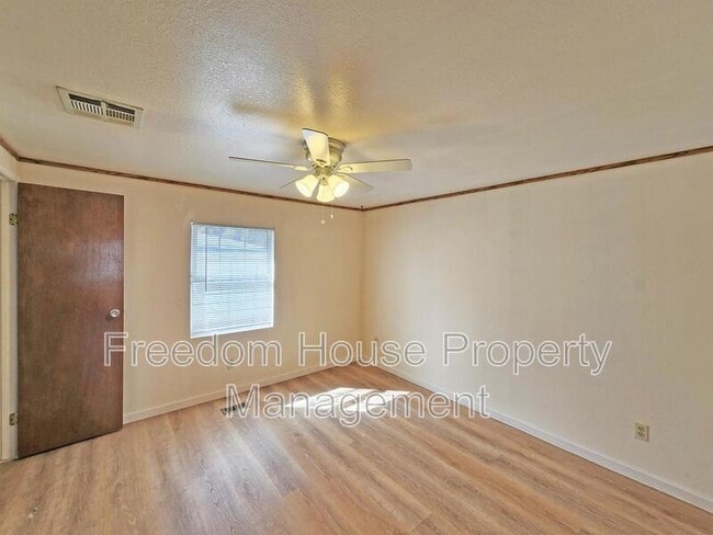 Building Photo - 1300 W Basin Ave