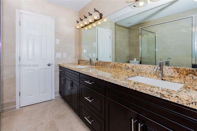Building Photo - 16641 Royal Poinciana Dr