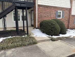 Building Photo - 1 Bedroom, 1 Bathroom Condo in High Point!
