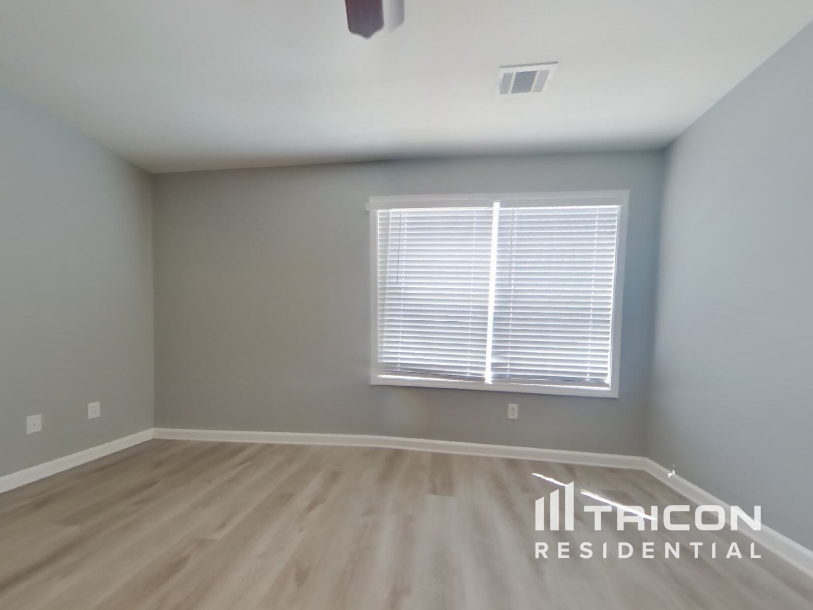 Building Photo - 293 Holbrook Dr
