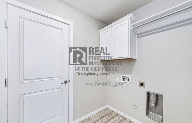 Building Photo - 9405 Sydney Dr