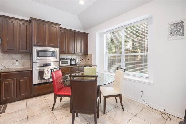 Building Photo - 9700 Spanish Wells Dr