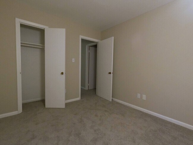 Building Photo - 2611 Chancer Dr