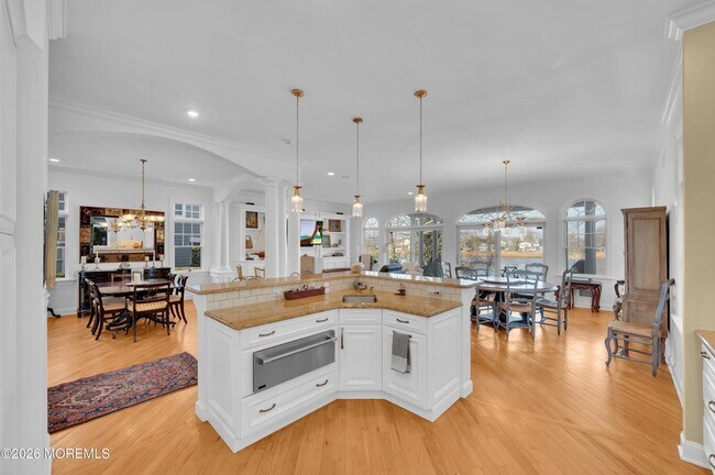 Building Photo - 619 Beacon Blvd