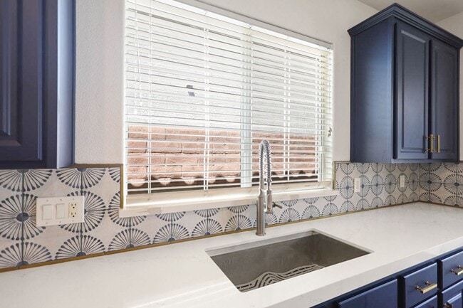 Building Photo - South Summerlin Single Story Pool And Spa Home