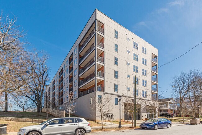 Building Photo - 525 Parkway Dr NE
