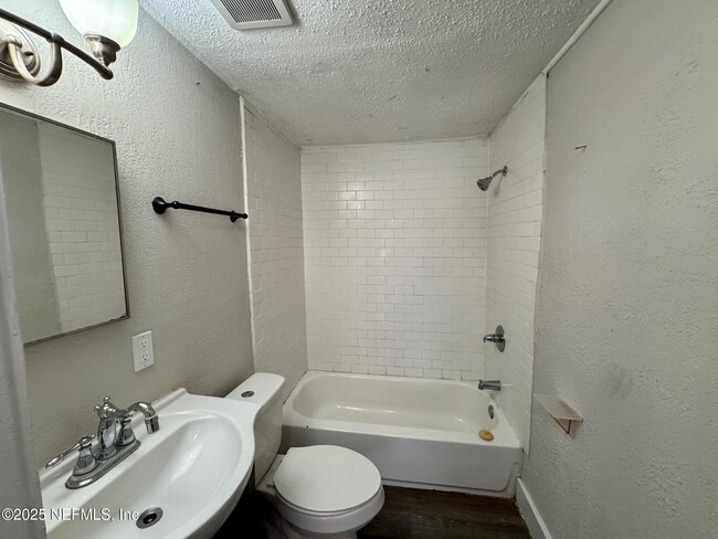 Building Photo - 4522 Wheeler Ave