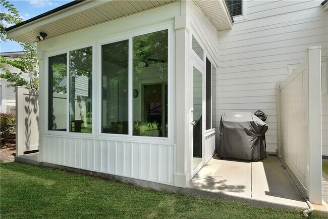 Building Photo - 510 Mariners Cir