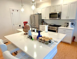 Building Photo - 7 Lily Pond Ln