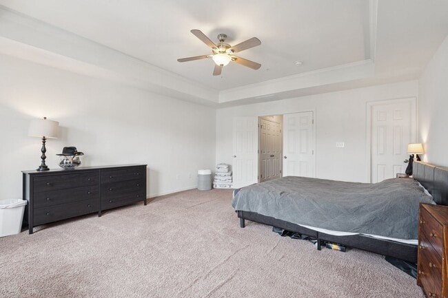 Building Photo - 42227 Canary Grass Square