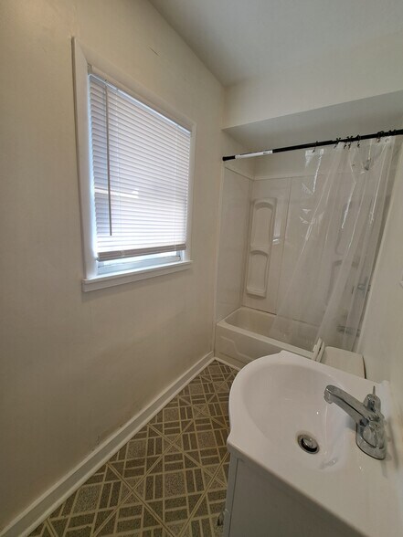 Building Photo - 454 Freeport St