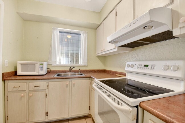 Building Photo - 510 Lake Shore Dr