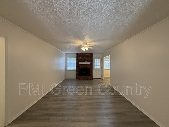 Building Photo - 4722 S 72nd E Ave