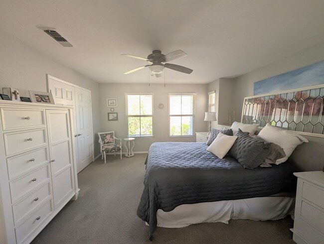 Building Photo - Stunning Modern End Unit Tri Level Condo i...