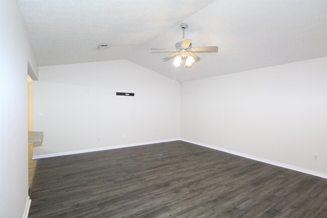 Building Photo - 4150 Oak Pointe Dr