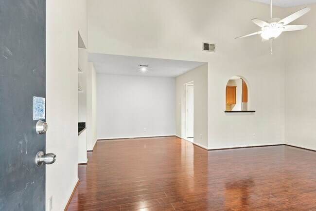 Building Photo - 1100 Augusta Dr
